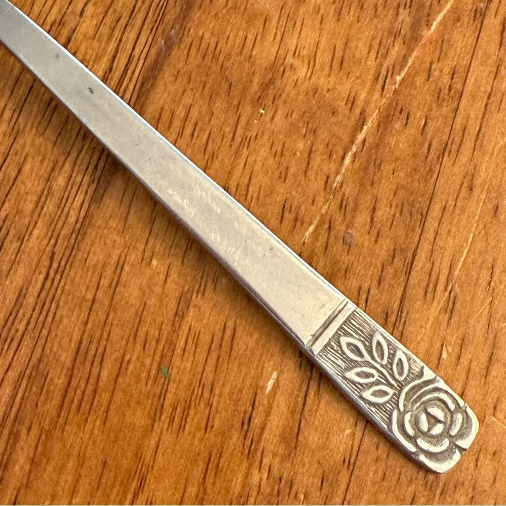 Vintage St. Regis Stainless Flatware Dinner Spoon Rose Leaves Floral Cottage‎